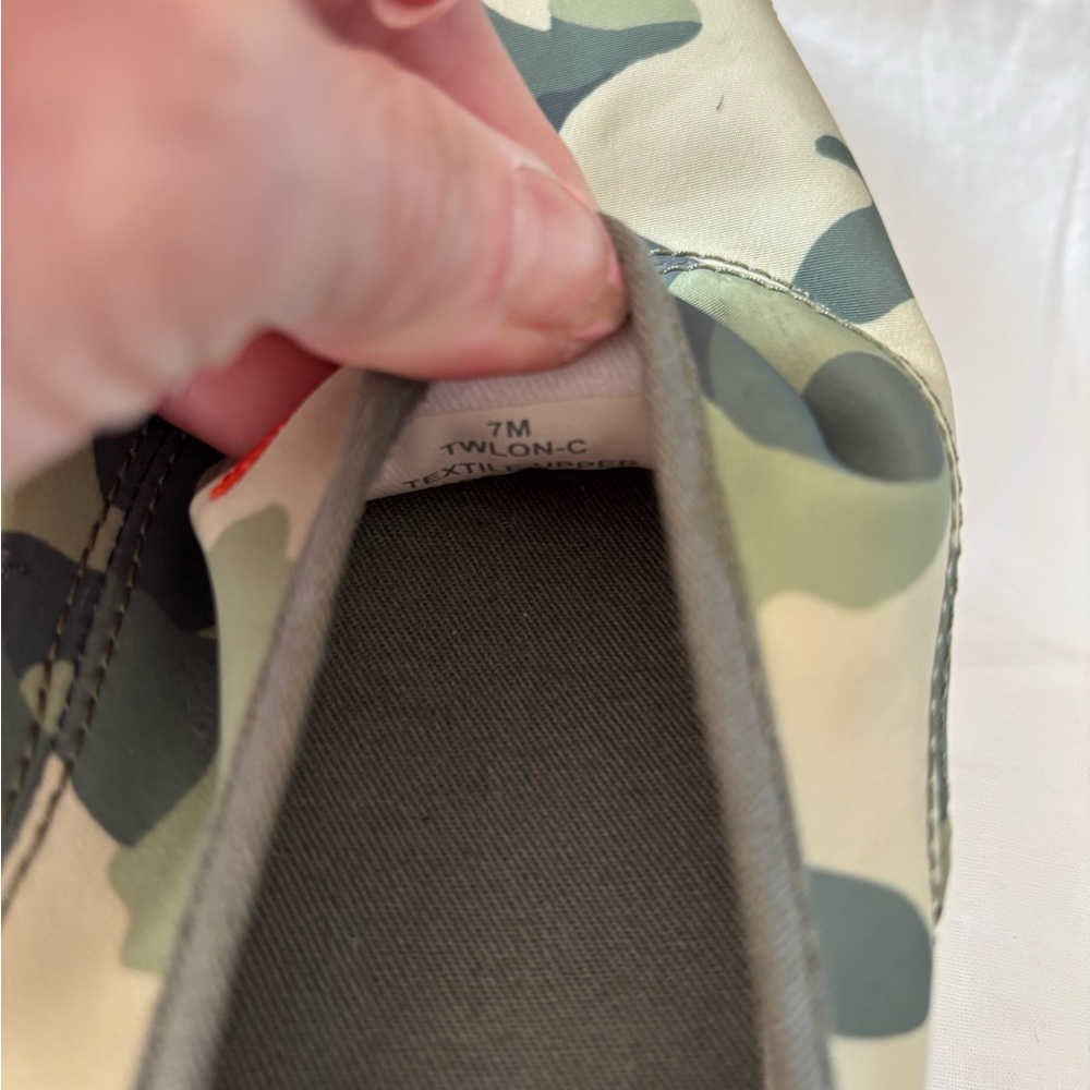 Tommy Hilfiger camo slide on‎ shoes. Nylon canvas write orange embroidered logo. - Picture 8 of 8